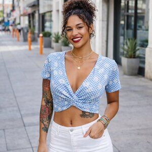 NWT - Medium top. Short sleeve tee, plunging neck, twist front. Summer crop top